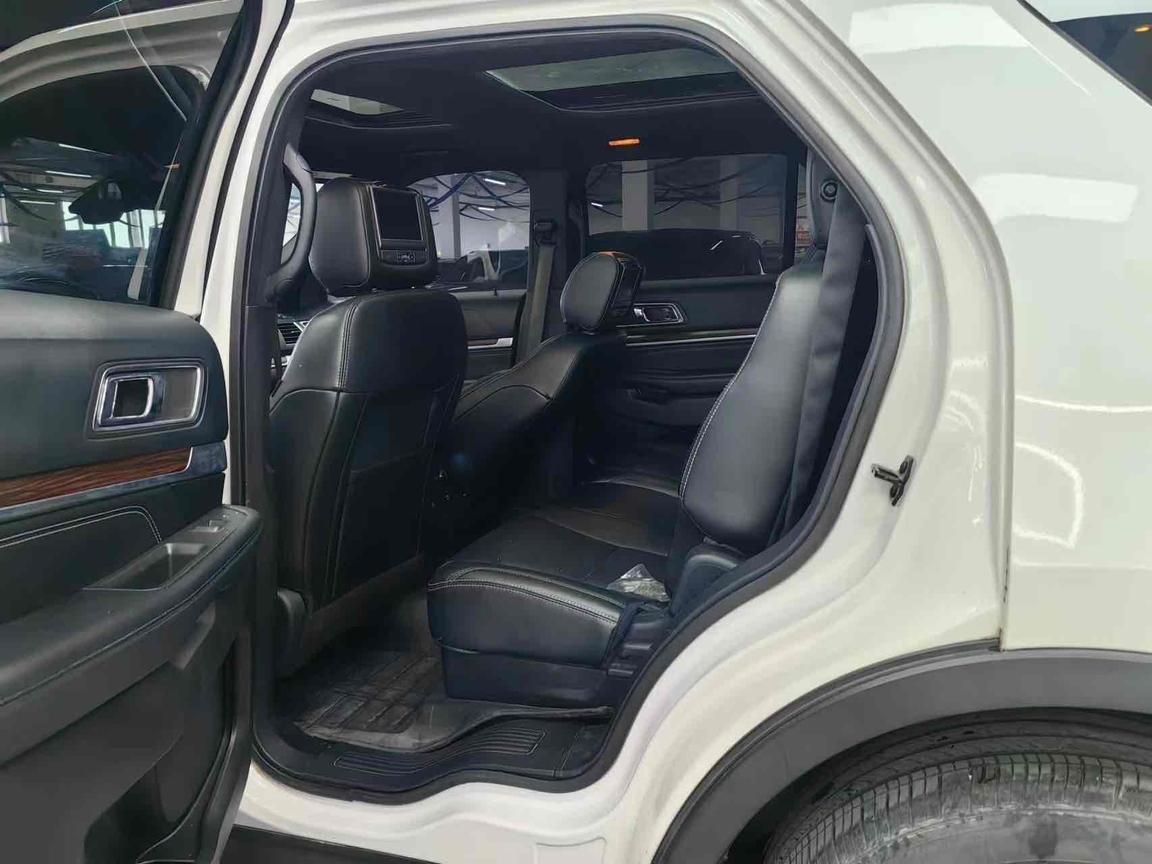 r1014462-ford-explorer-2016_0