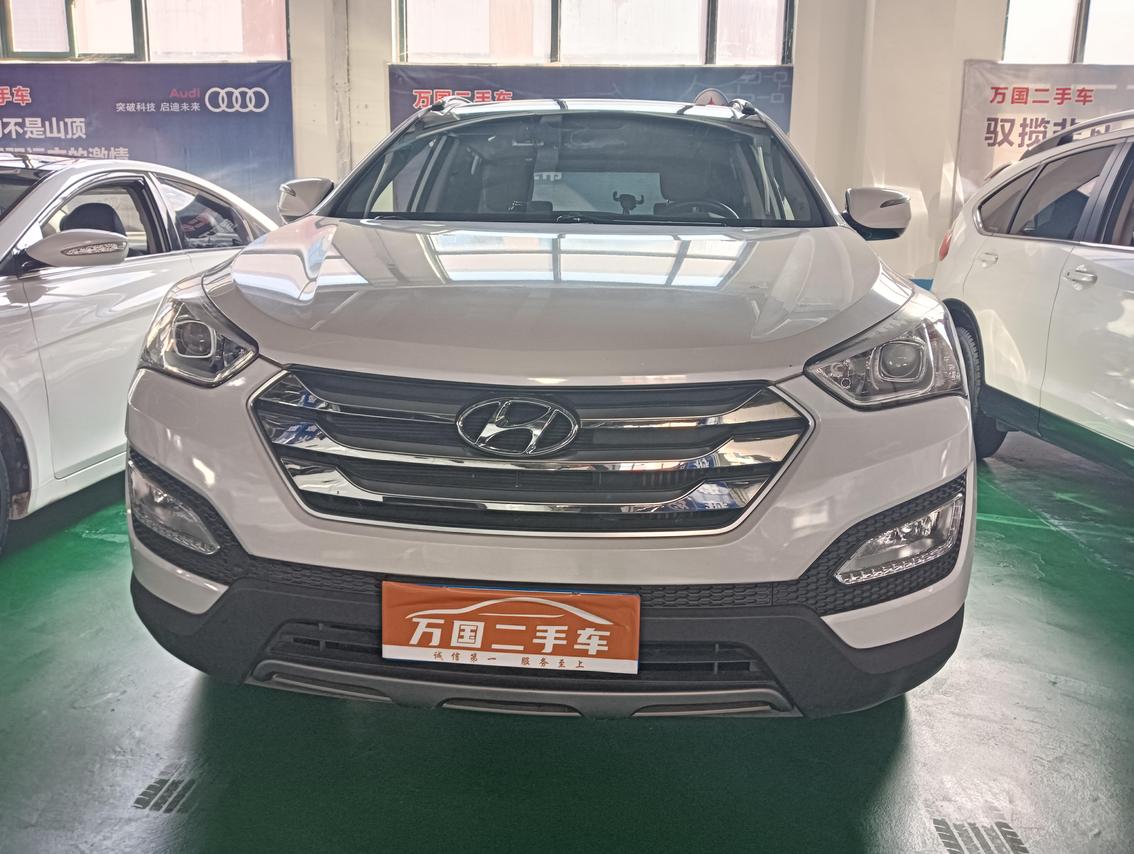 r1014506-hyundai-santa-fe-2016_0