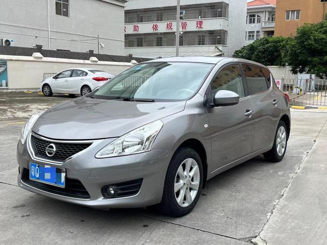 r1014513-nissan-tiida-2013_0