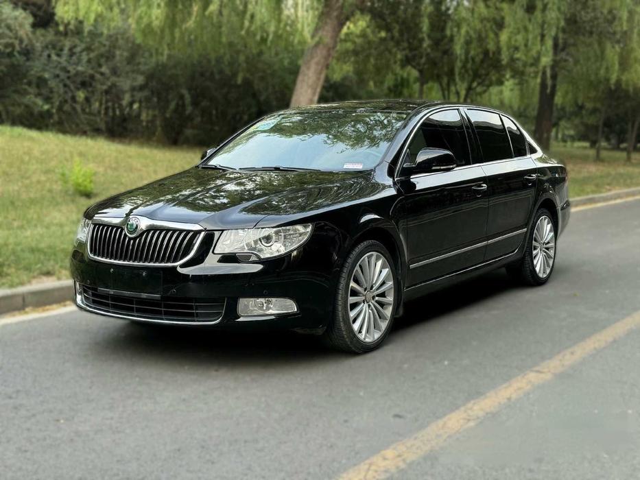 r1014594-skoda-superb-2013_0