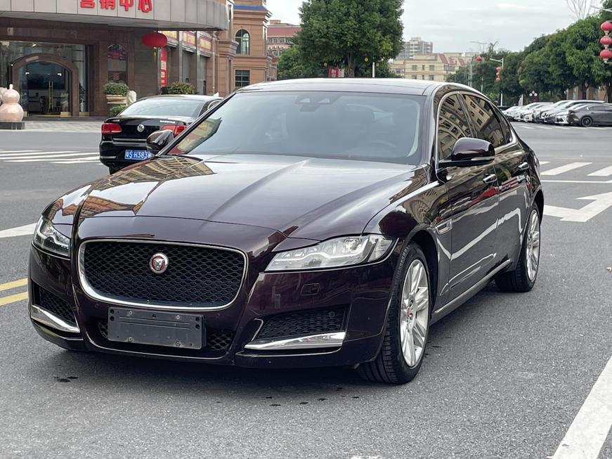 r1014598-jaguar-xfl-2018_0