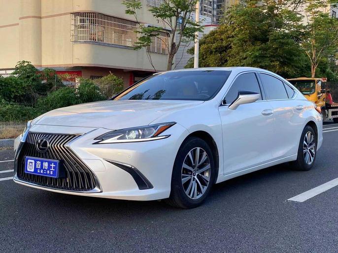 r1014655-lexus-es-2021_0