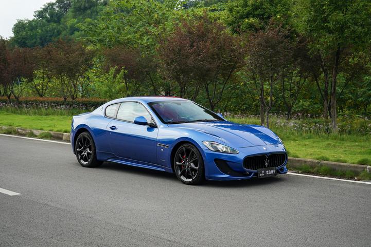 r1014664-maserati-granturismo-2013_0