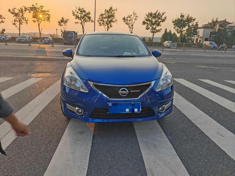 r1014676-nissan-tiida-2012_0