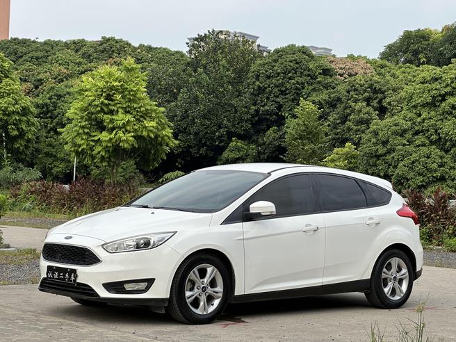 r1014815-ford-focus-2016_0