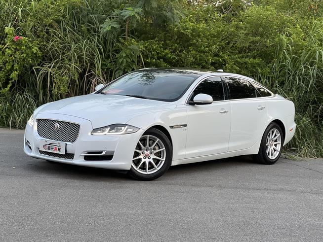 r1014826-jaguar-xj-2016_0