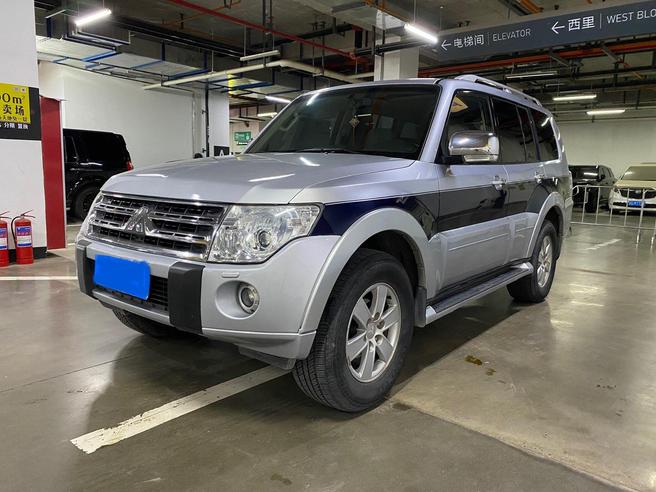 r1014907-mitsubishi-pajero-2010_0