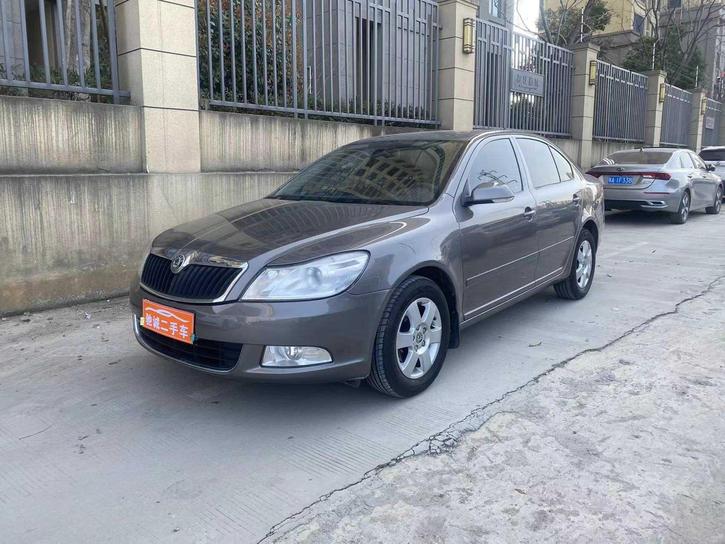 r1014916-skoda-octavia-2012_0