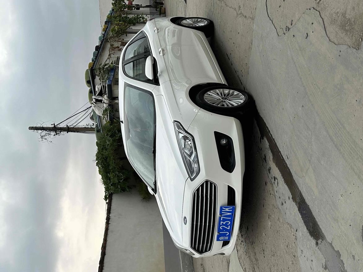 r1014927-ford-escort-2015_0