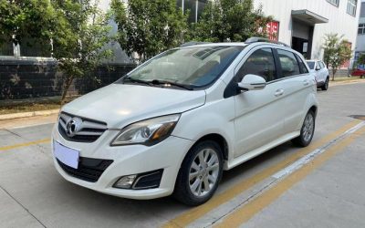 r1015002-baic-auto-e-series-2013_0