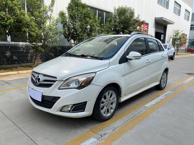 r1015002-baic-auto-e-series-2013_0