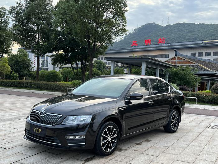 r1015010-skoda-octavia-2017_0
