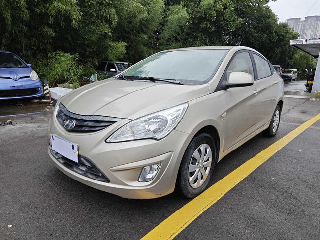 r1015072-hyundai-reina-2013_0