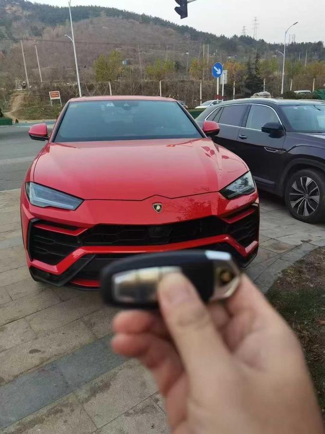 r1015105-lamborghini-urus-2019_0