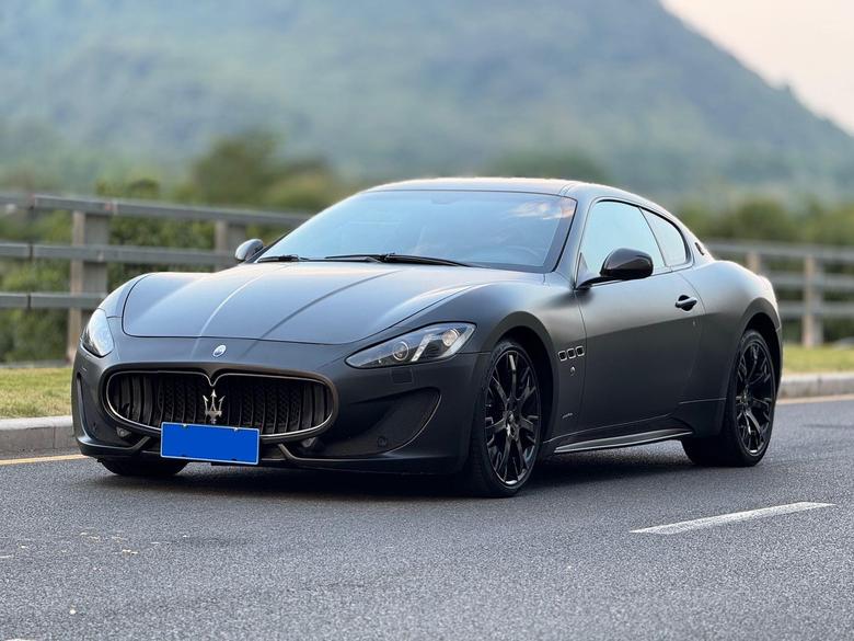 r1015174-maserati-granturismo-2013_0
