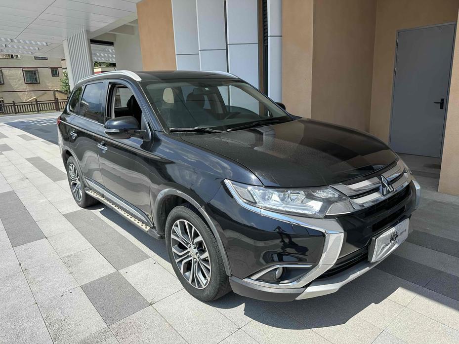 r1015265-mitsubishi-outlander-2017_0