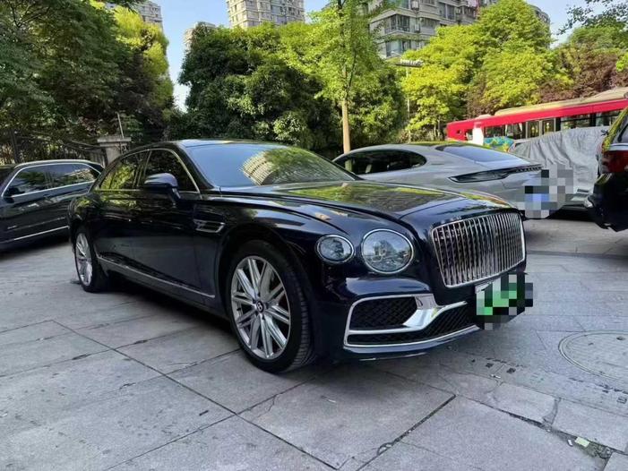 r1015309-bentley-flying-spur-2023_0