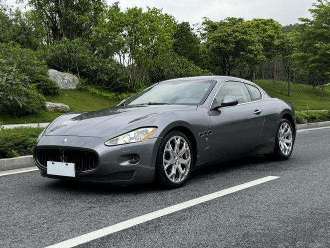 r1015453-maserati-granturismo-2010_0