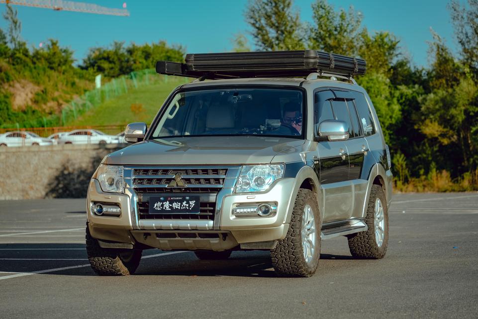 r1015503-mitsubishi-pajero-2008_0