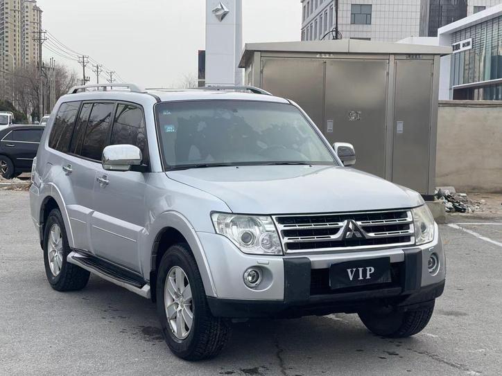 r1015504-mitsubishi-pajero-2011_0
