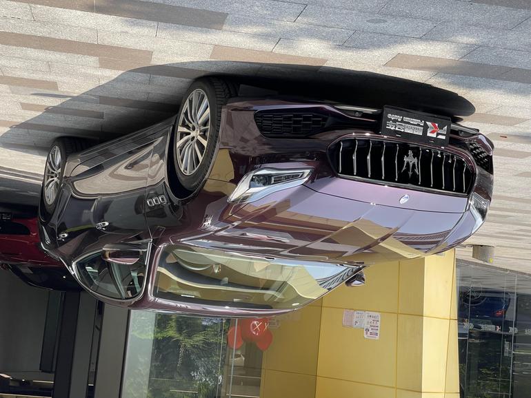 r1015625-maserati-quattroporte-2023_0