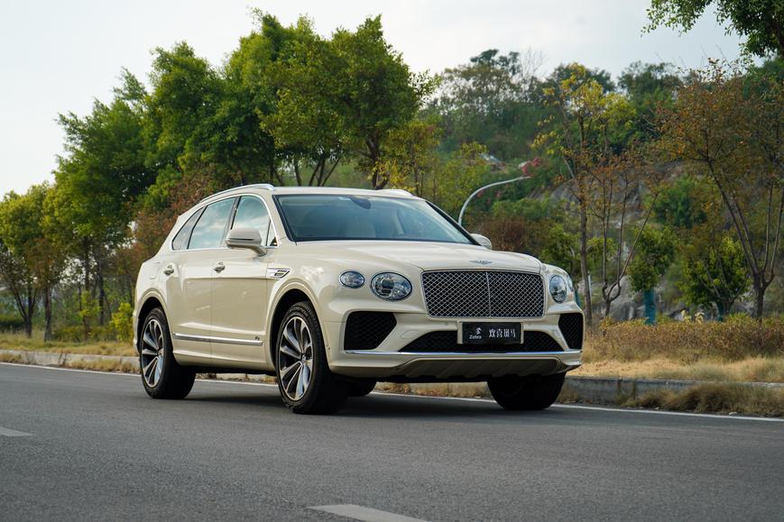r1015640-bentley-bentayga-2021_0