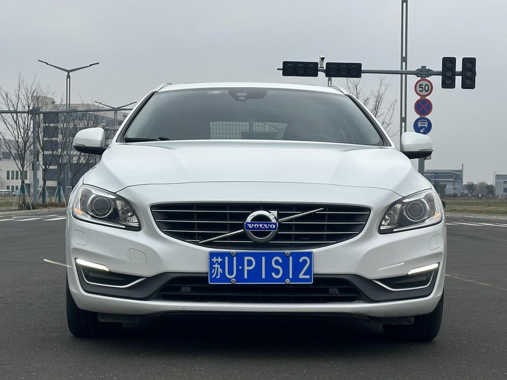 r1015686-volvo-v60-2015_0