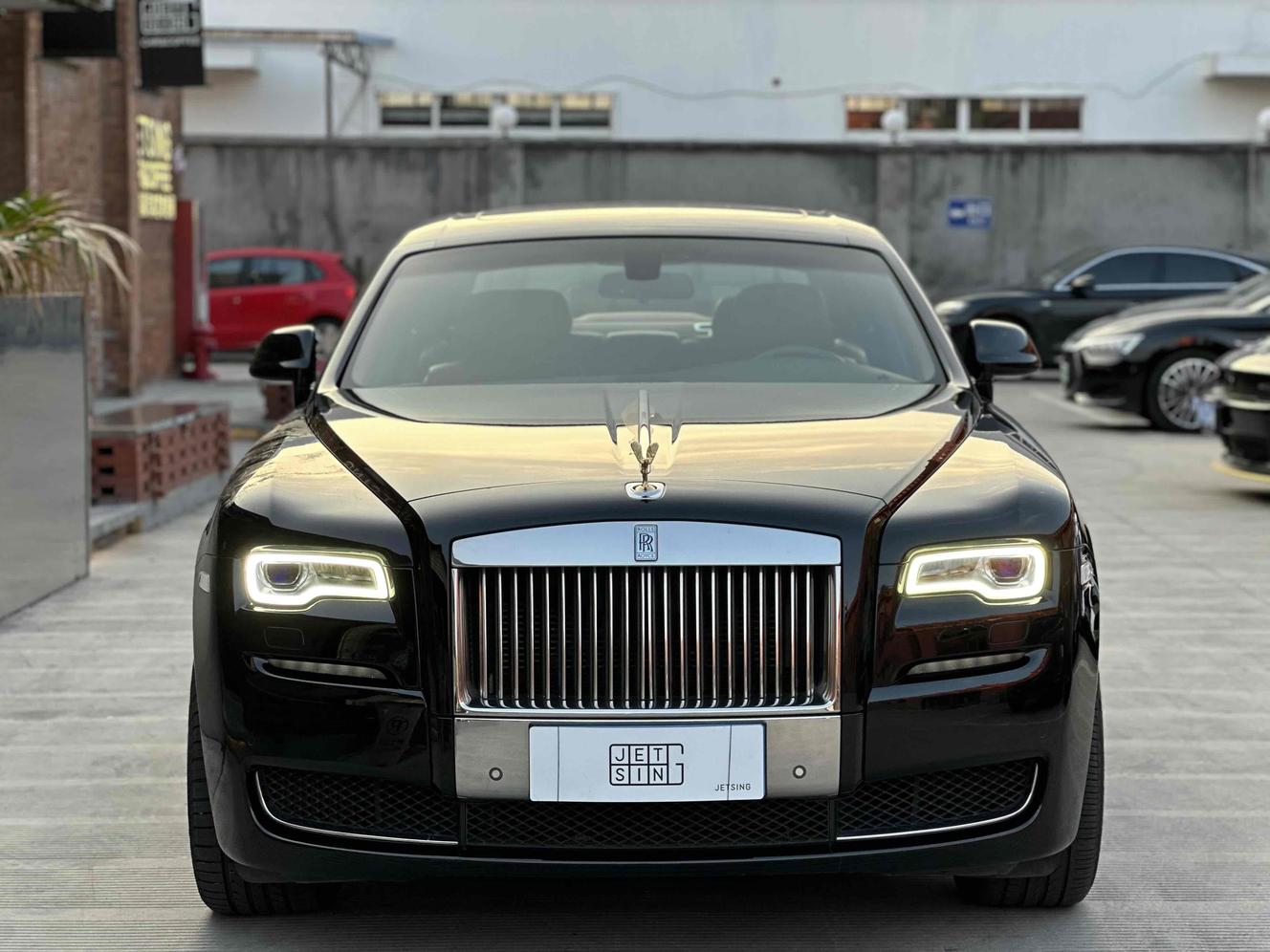 r1015741-rolls-royce-ghost-2015_0