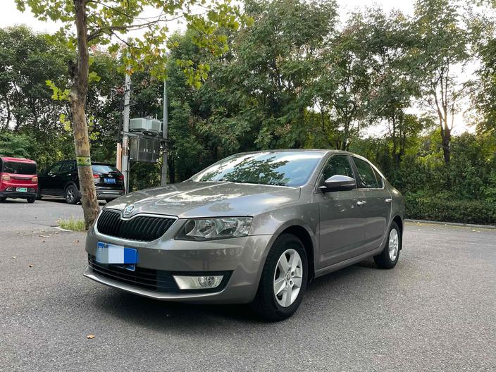 r1015744-skoda-octavia-2015_0