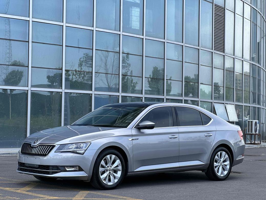 r1015800-skoda-superb-2018_0
