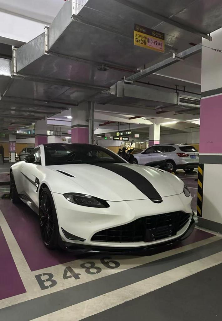 r1015822-aston-martin-v8-vantage-2024_0