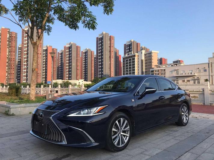 r1015879-lexus-es-2020_0