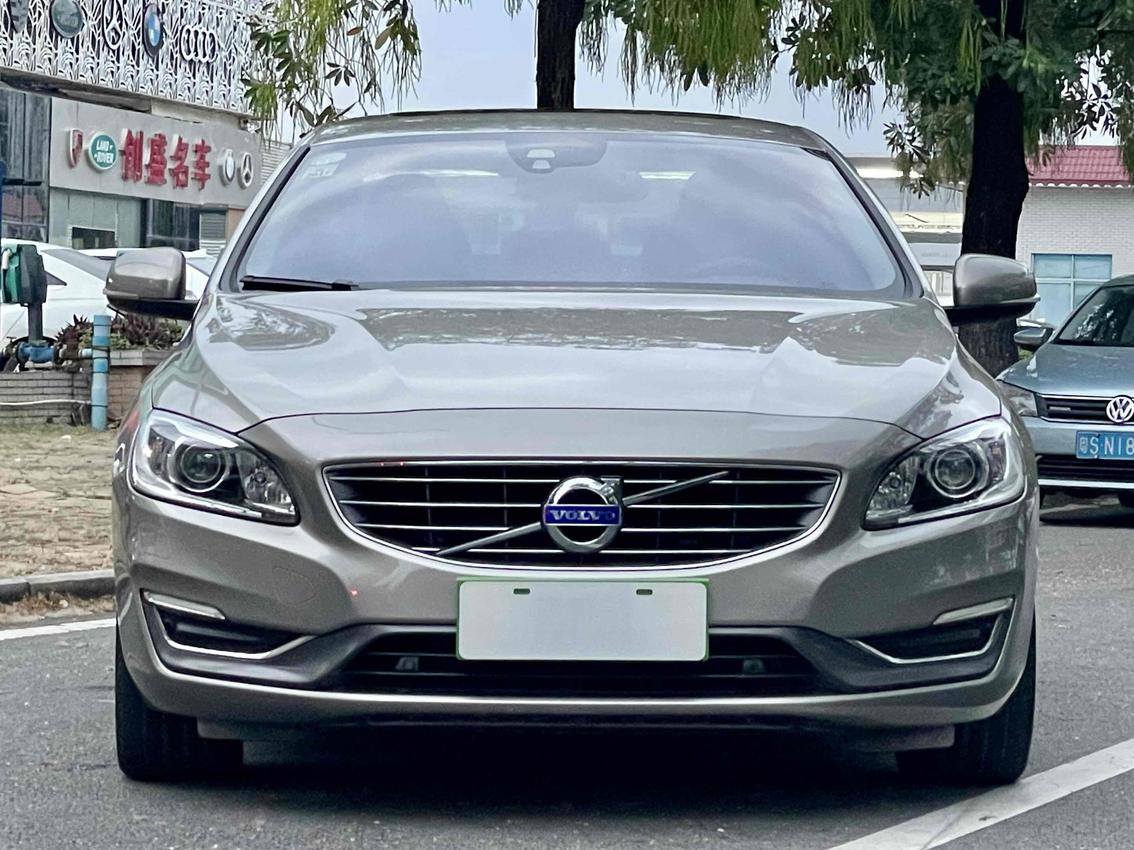 r1016007-volvo-s60-2015_0