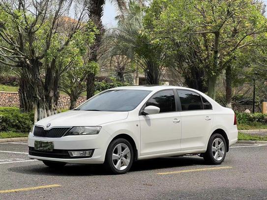 r1016011-skoda-rapid-2014_0