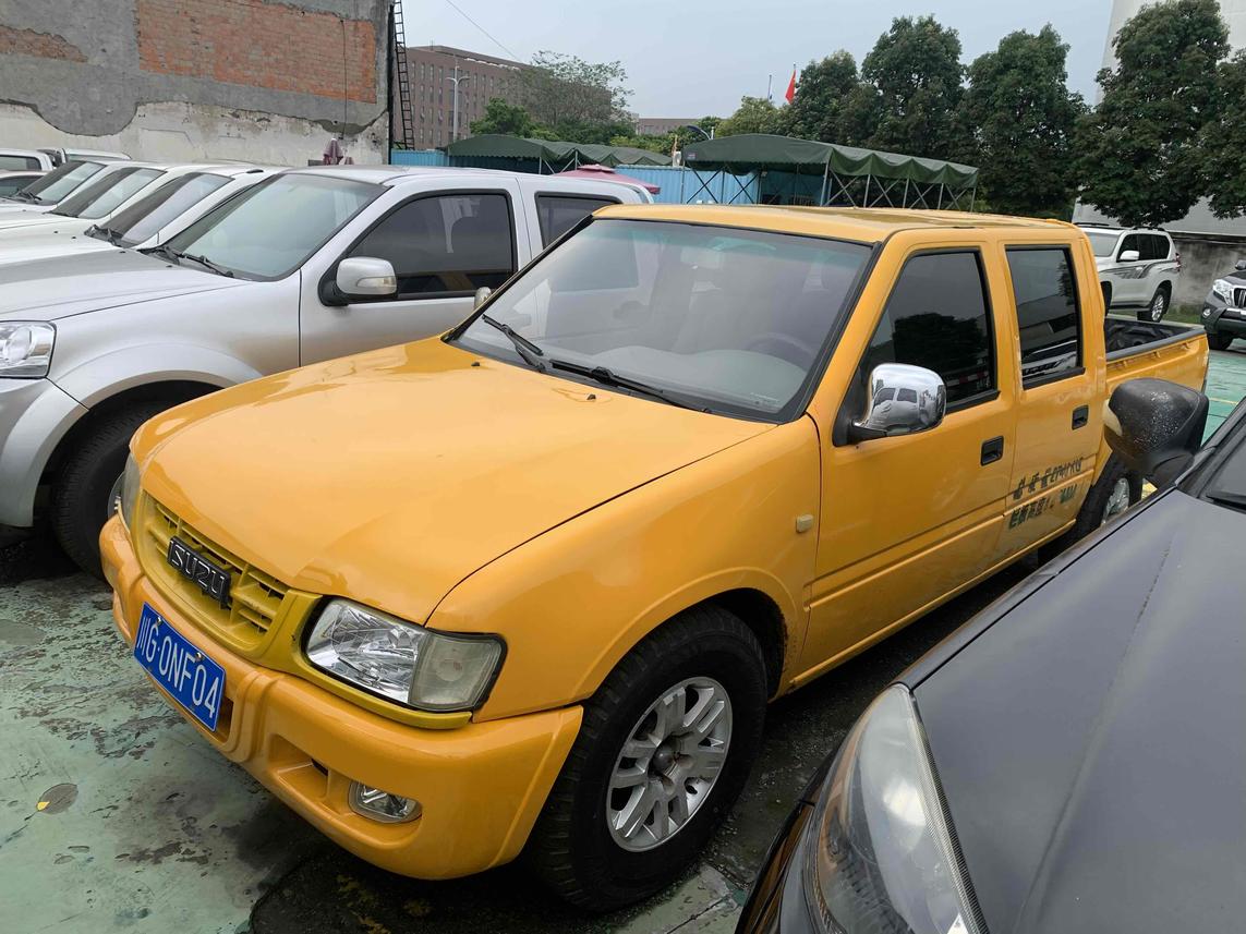 r1016032-isuzu-pickup-2015_0