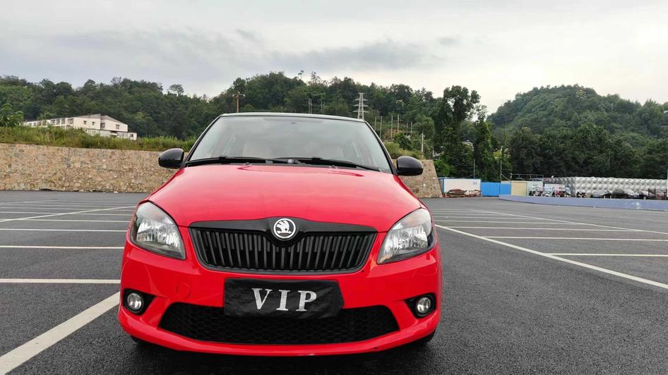 r1016037-skoda-fabia-2014_0