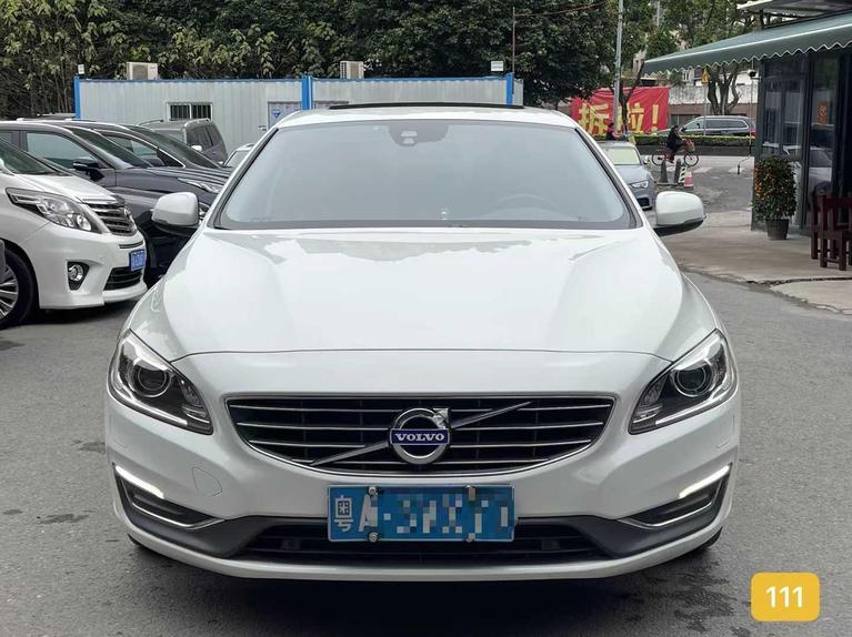 r1016060-volvo-s60-2015_0