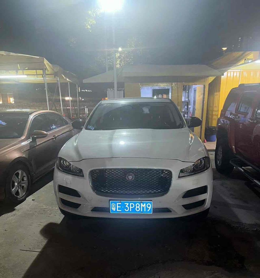 r218179-jaguar-f-pace-2017_0