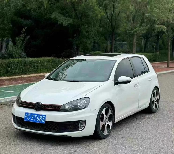 r1013187-volkswagen-golf-2012_0