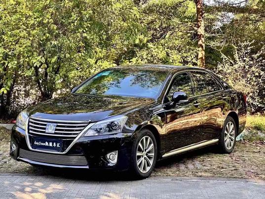 r1013260-toyota-crown-2014_0