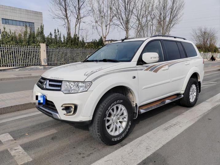 r1013531-mitsubishi-pajero-sport-2014_0