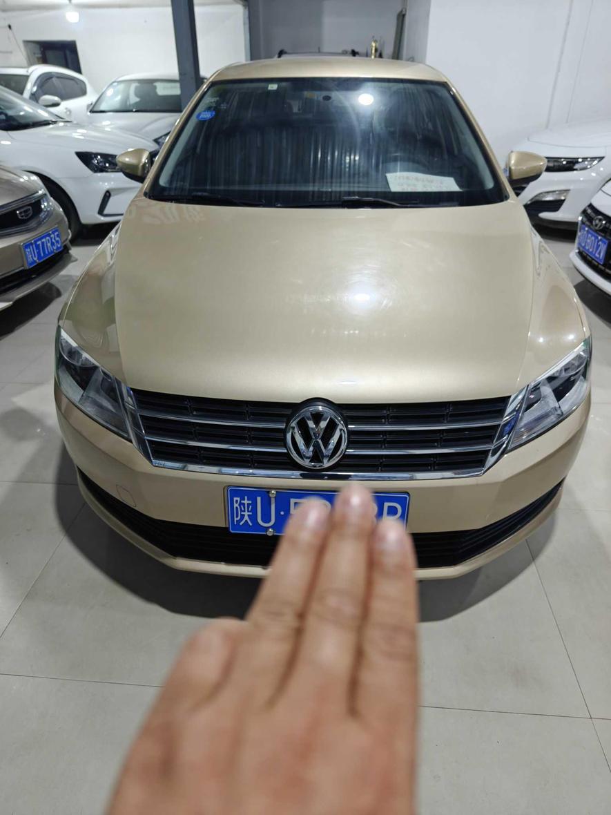 r1013686-volkswagen-lavida-2013_0
