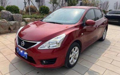 r1014040-nissan-tiida-2012_0