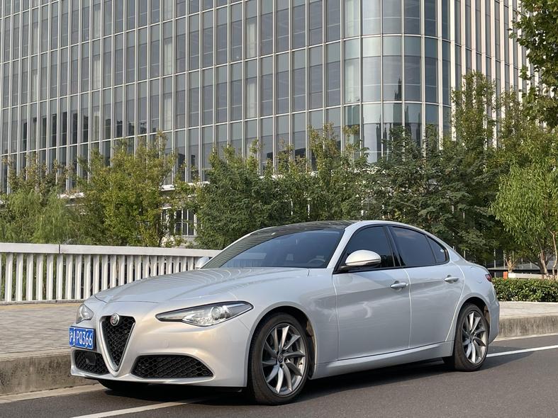 r1014158-alfa-romeo-giulia-2021_0