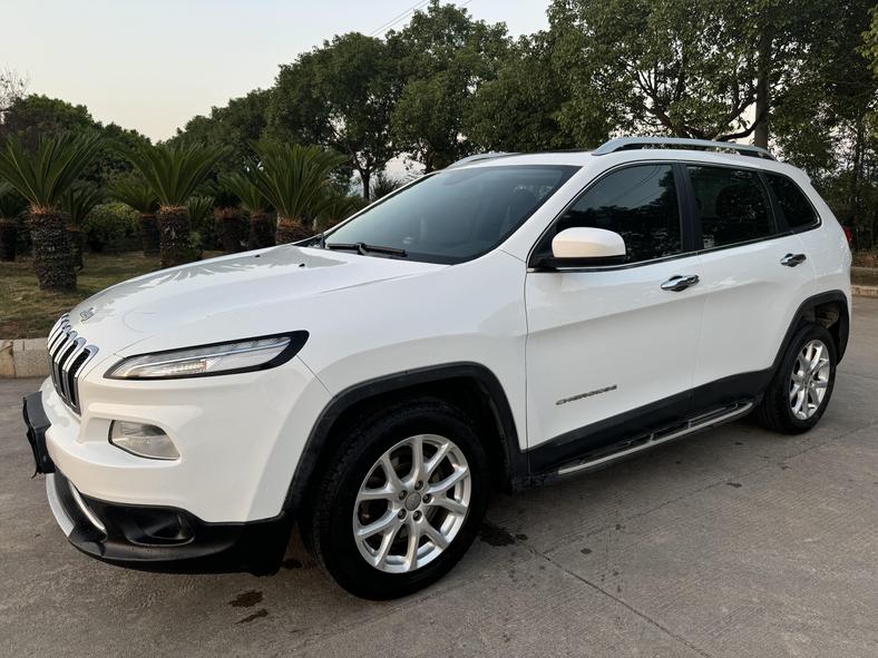 r1014559-jeep-cherokee-2018_0