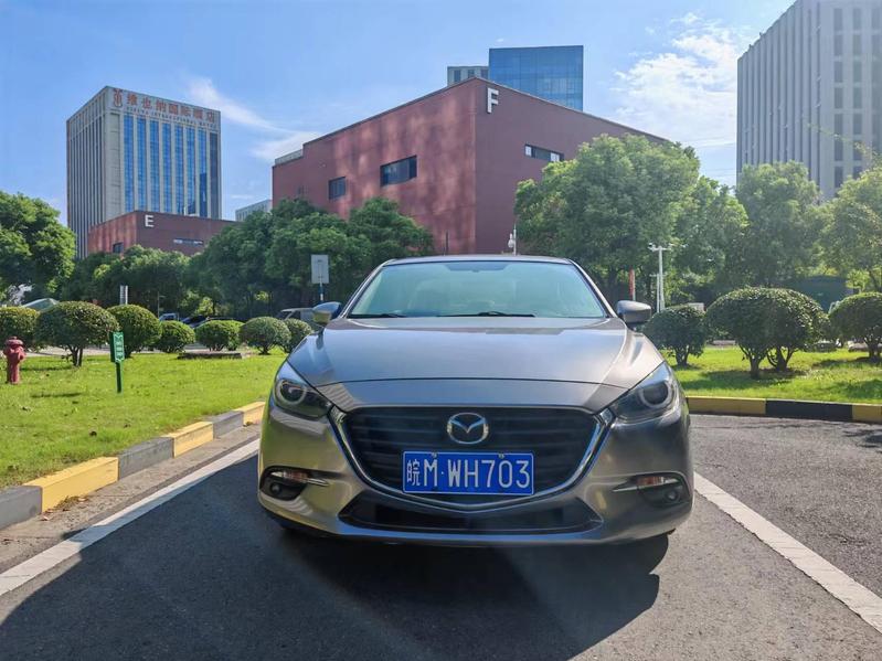 r1014772-mazda3-axela-2018_0