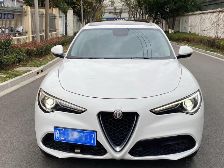 r1014805-alfa-romeo-stelvio-2019_0