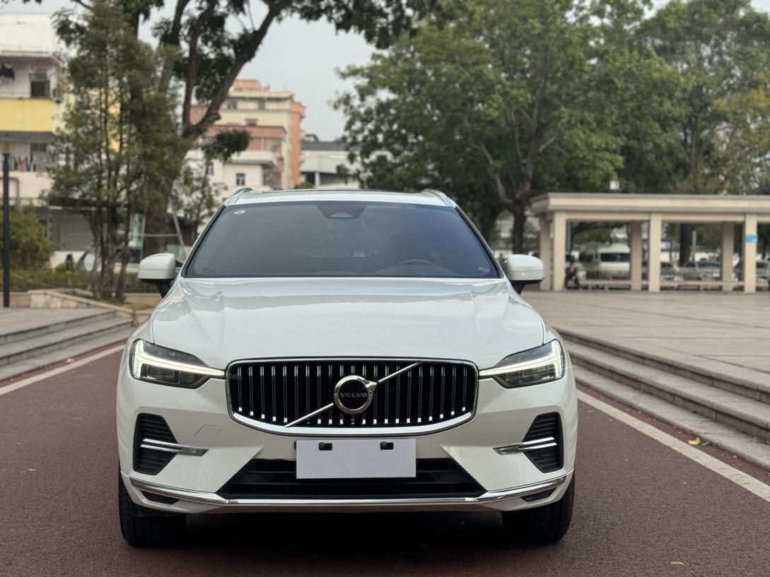 r1015077-volvo-xc60-2022_0