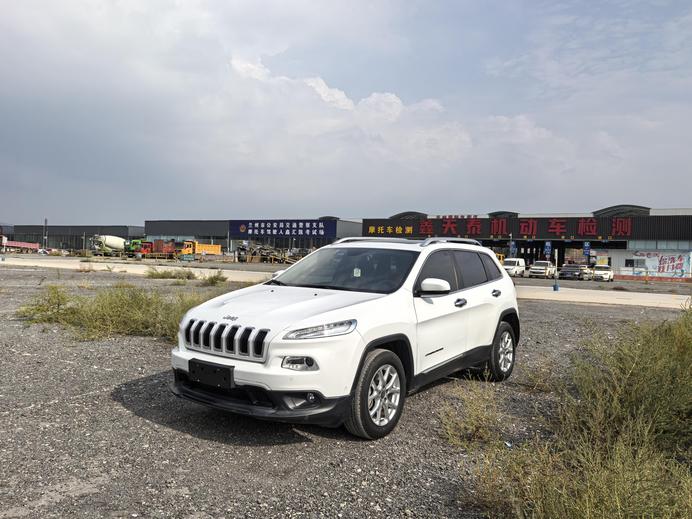 r1015257-jeep-cherokee-2016_0