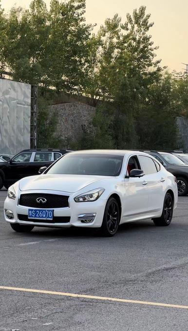 r1015508-infiniti-q70-2018_0